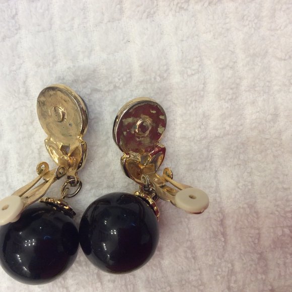 Vintage black & gold with rhinestone clip earrings - Picture 8 of 8